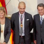 La Diada institucional arrancó ayer con la entrega de la Medalla de Honor del Parlament al entrenador del Barça, Josep Guardiola. El acto no tenía por qué ser político, pero los nacionalistas quieren aprovechar el 11-S para reivindicar la inmersión lingüí