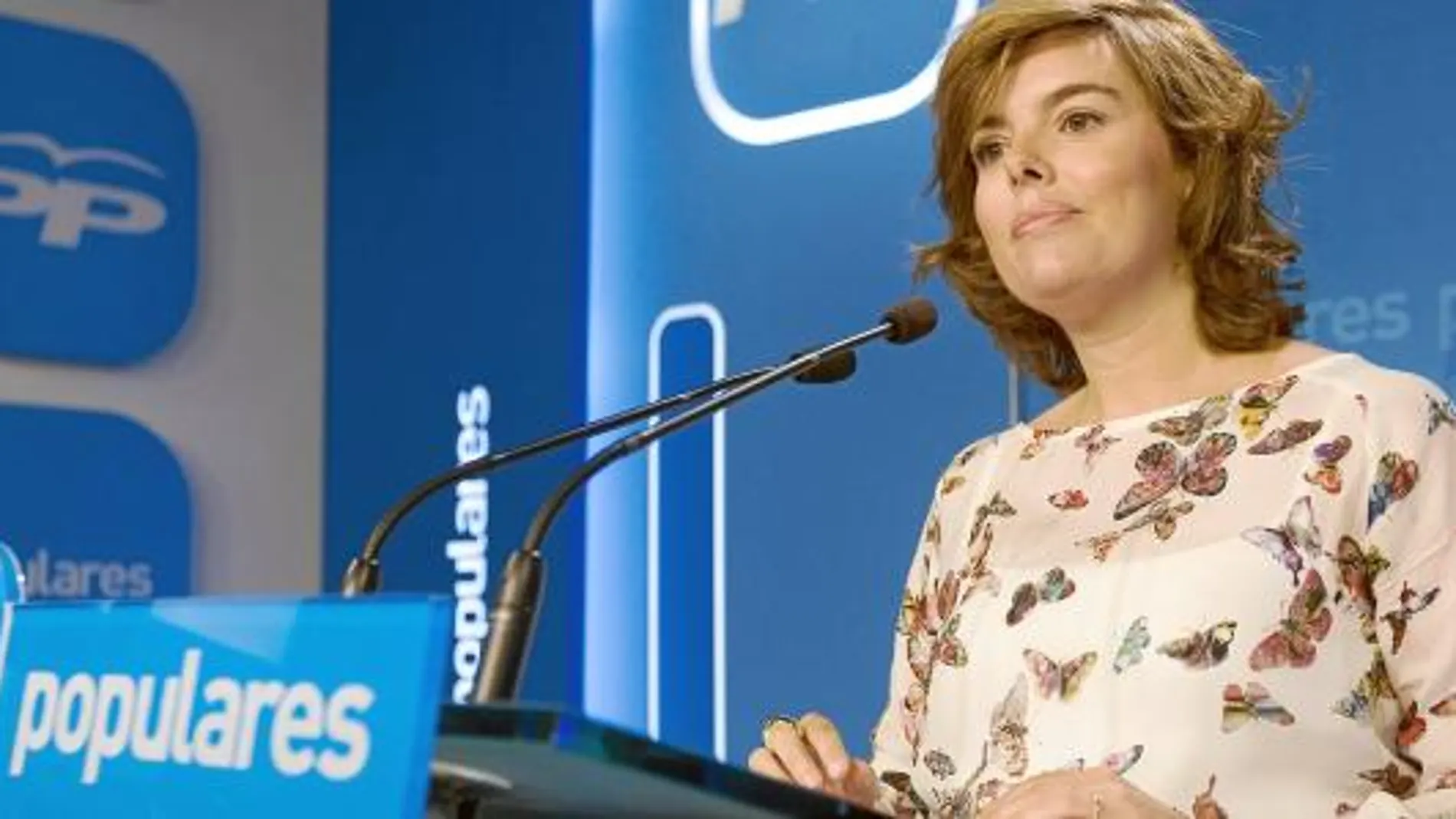 Sáenz de Santamaría anunció ayer que el PP se abstendrá en el decreto laboral para que el Gobierno no tenga que ceder a los nacionalistas la primacía de los convenios autonómicos