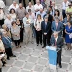 Javier Arenas, aseguró ayer que los cien días de gobierno de los ayuntamientos populares de Andalucía suponen un «brote verde y el inicio de la confianza».