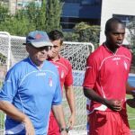El entrenador del Granada, Fabri, junto a Ighalo