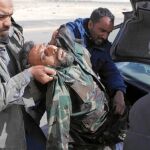 Un rebelde herido por una explosión a las afueras de Ajdabia, ayer