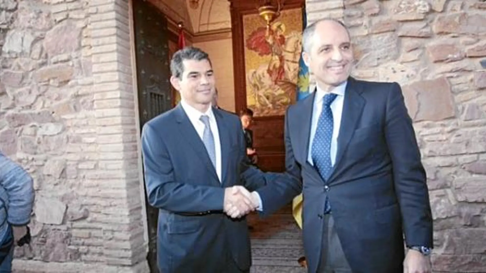 Los presidentes del PPCV, Francisco Camps, y de Unió Valenciana, José Manuel Miralles