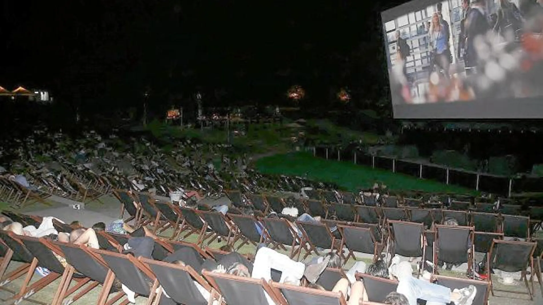 La pantalla ha sido instalada en el Parque Enrique Tierno Galván