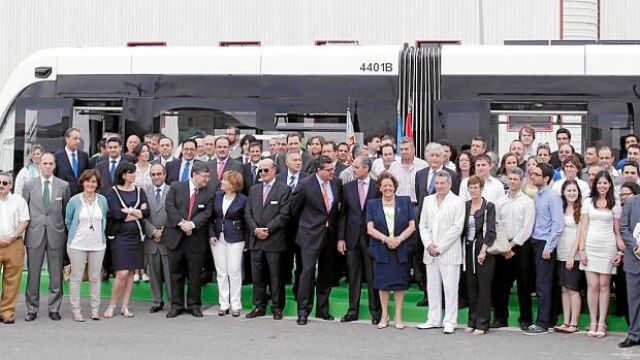 El presidente de la Generalitat y la alcaldesa de Valencia visitaron la sede en Albuixech de la empresa alemana