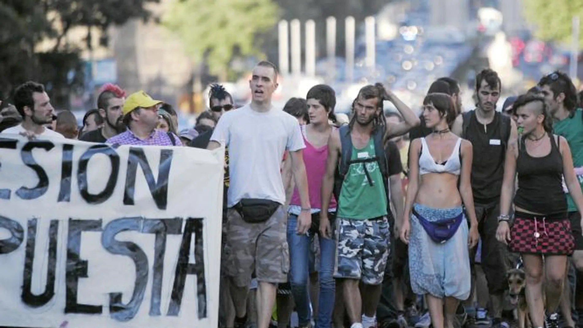 Cibeles, Callao, Preciados, el Paseo del Prado... Los «indignados» camparon ayer con absoluta impunidad por el centro de Madrid