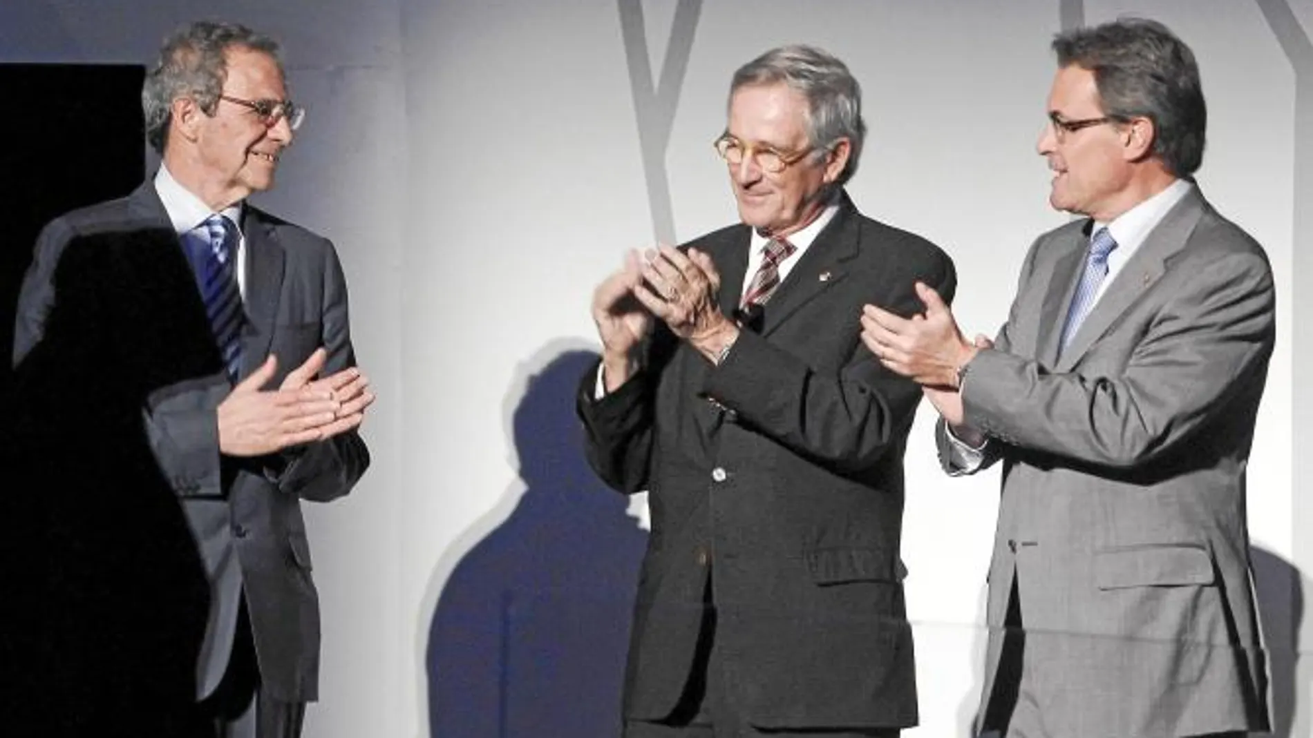 El presidente de Telefónica, César Alierta, el alcalde Trias y el president Mas inaugurando la nueva torre de Telefónica