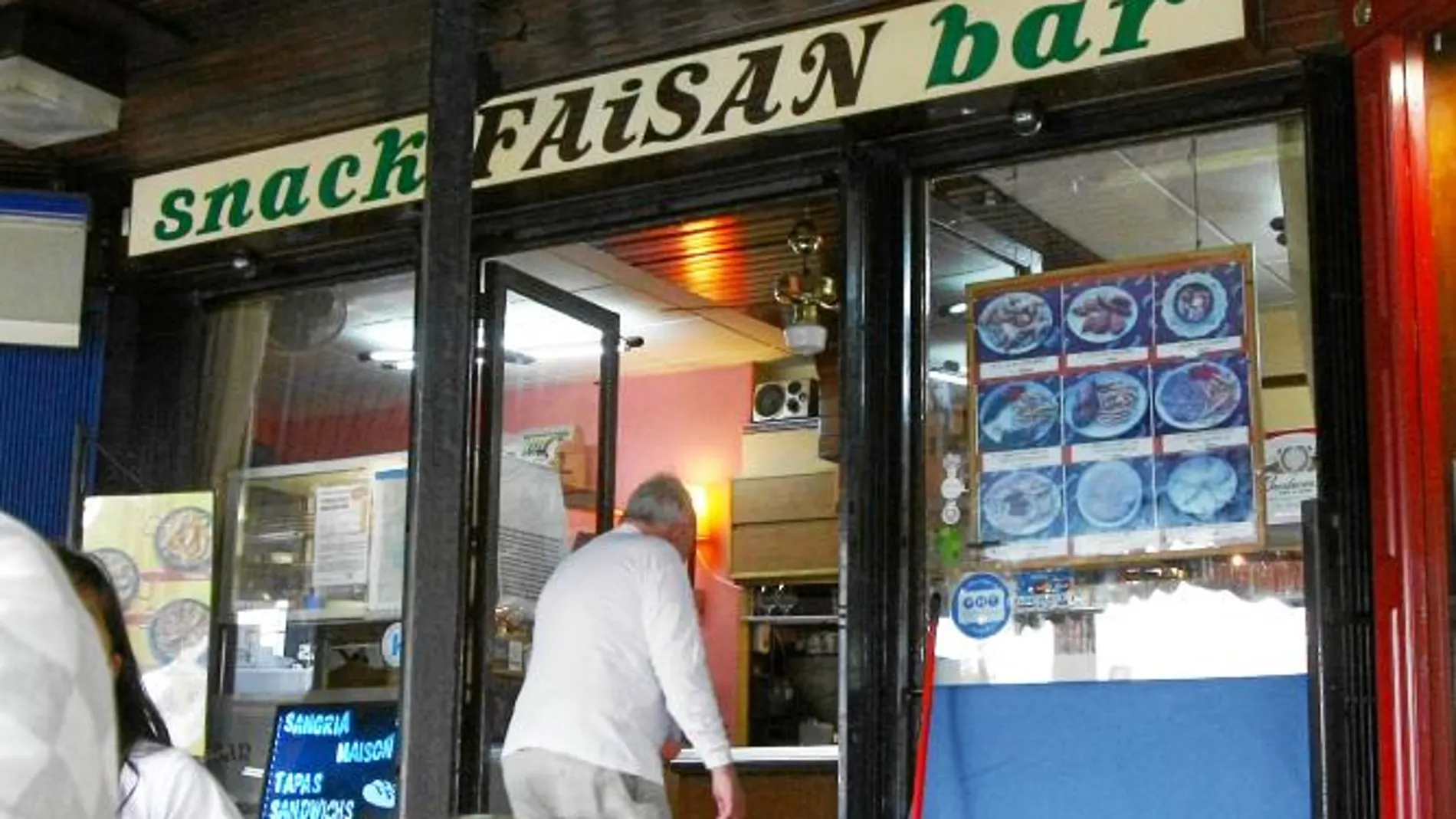 El bar Faisán de Irún, donde supuestamente se produjo el chivatazo que frustró una operación contra ETA