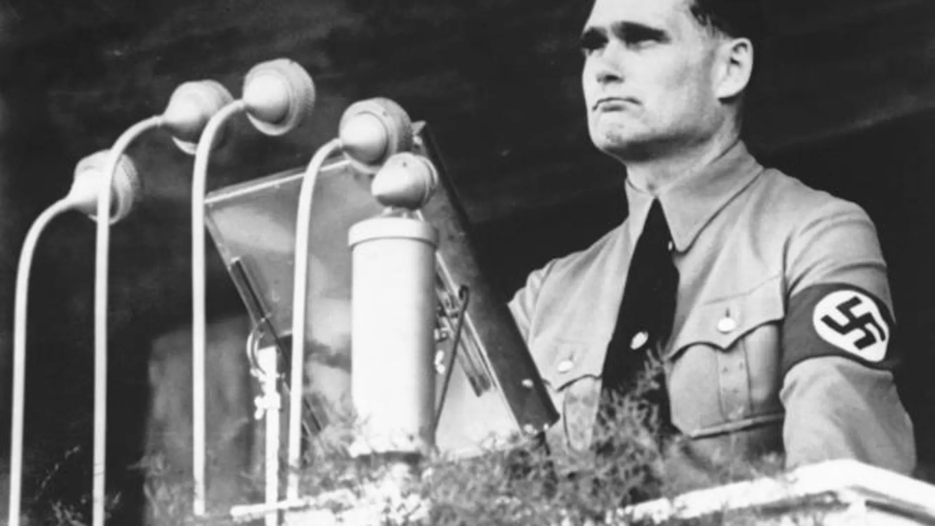 Los restos de Rudolf Hess se querían lanzar al mar para evitar que su tumba fuera lugar de culto
