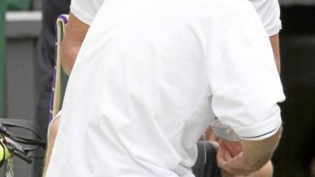 Nadal tuvo que ser atendido en el primer set