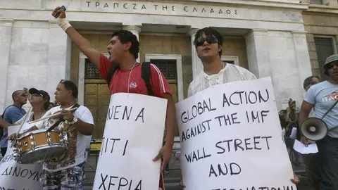 Protestas ante el Banco Central griego contra los nuevos recortes del Gobierno heleno