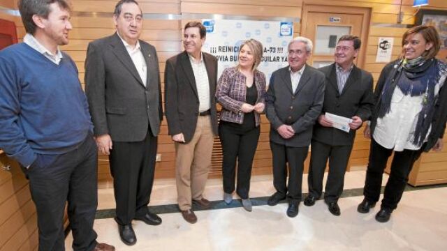 Los alcaldes de los ayuntamientos afectados por la paralización de obras