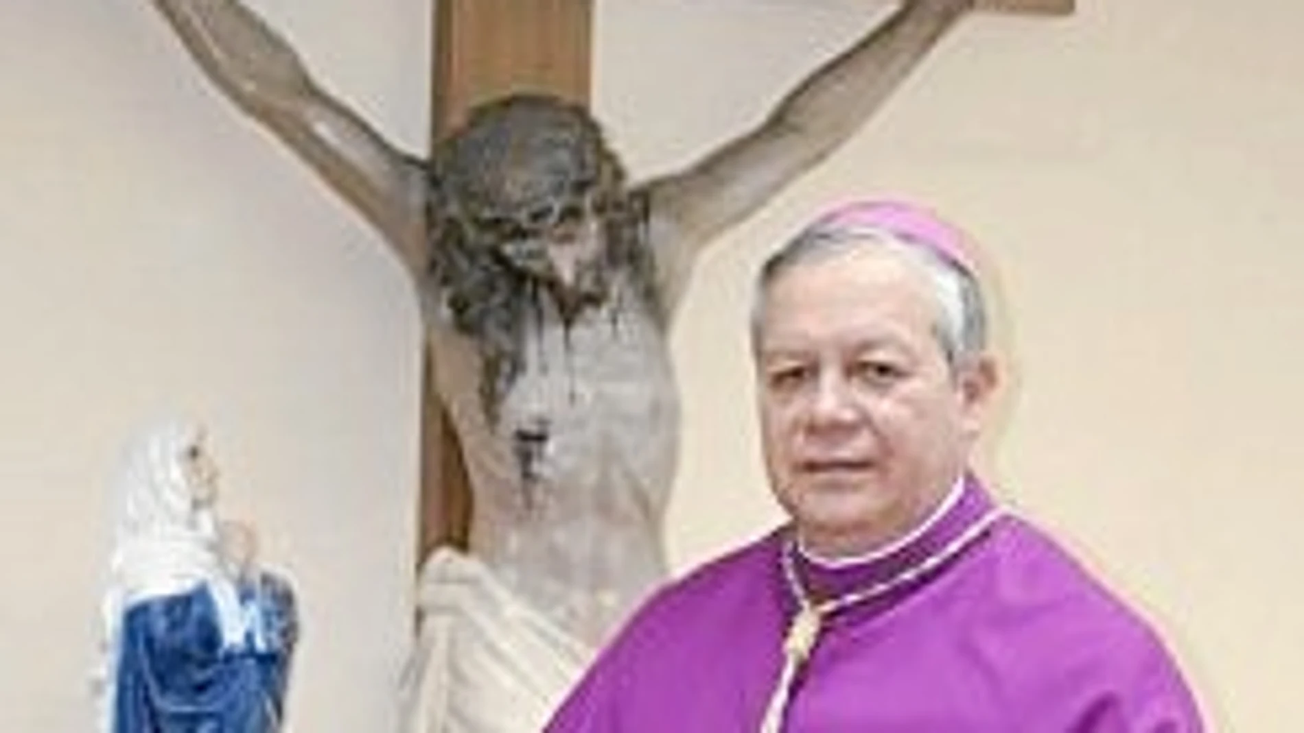 Víctor Sánchez Espinosa se muestra orgulloso del ejemplo de su predecesor en Puebla