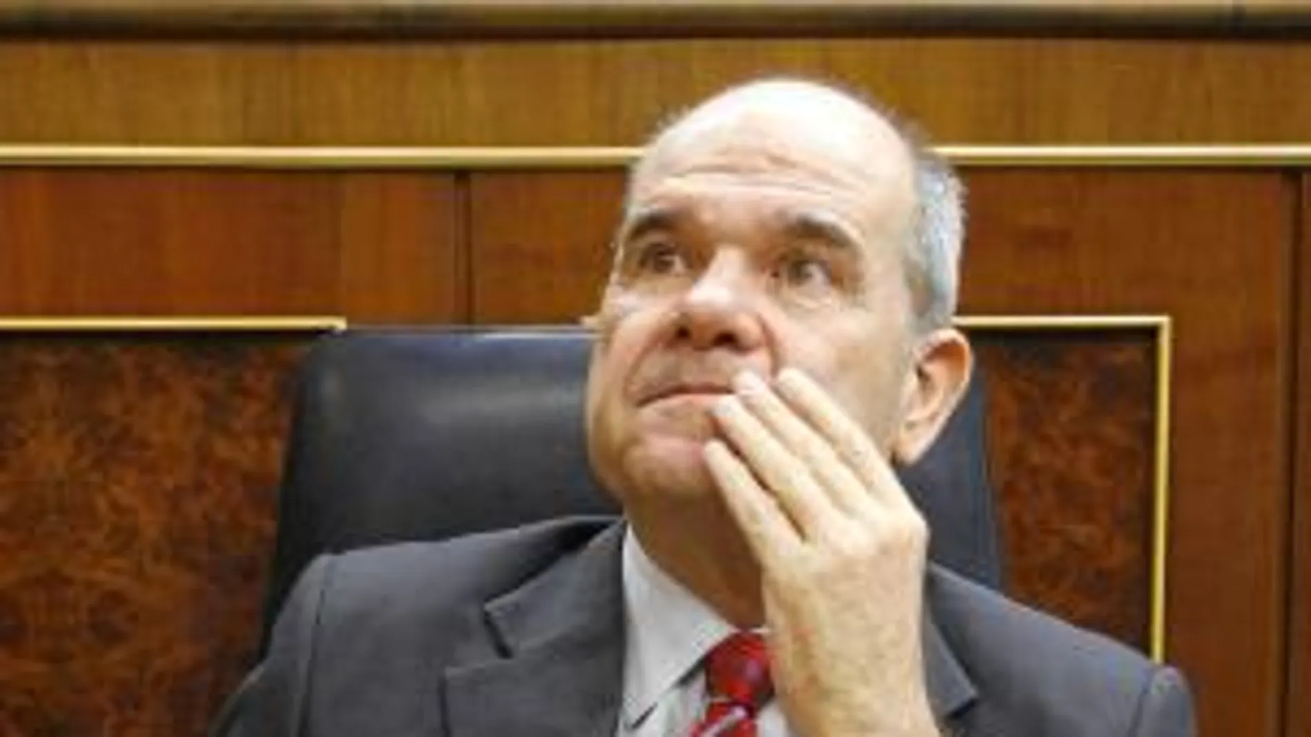 Manuel Chaves, ayer, durante la sesión de control al Gobierno en la que fue preguntado por los escándalos que implican a sus familiares