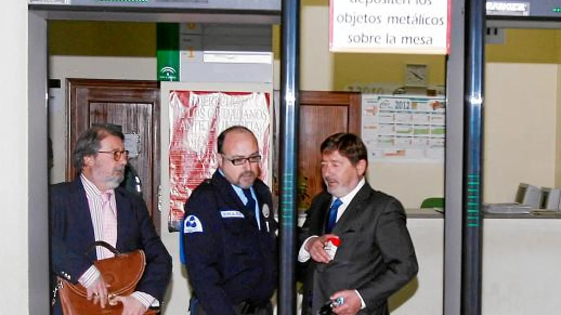 Guerrero cuenta chistes en prisión sin descartar tirar más de la manta
