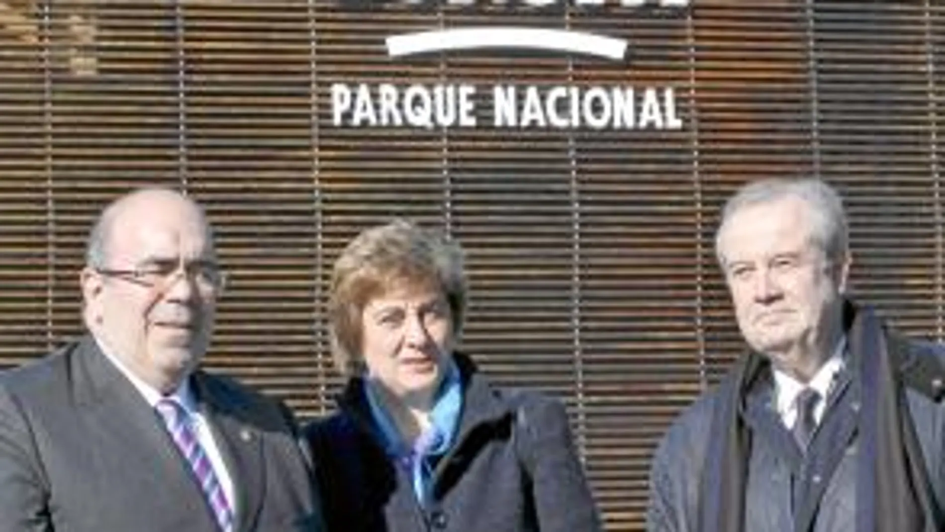 La vicepresidenta María Jesús Ruiz, Jesús Oria y Francisco González