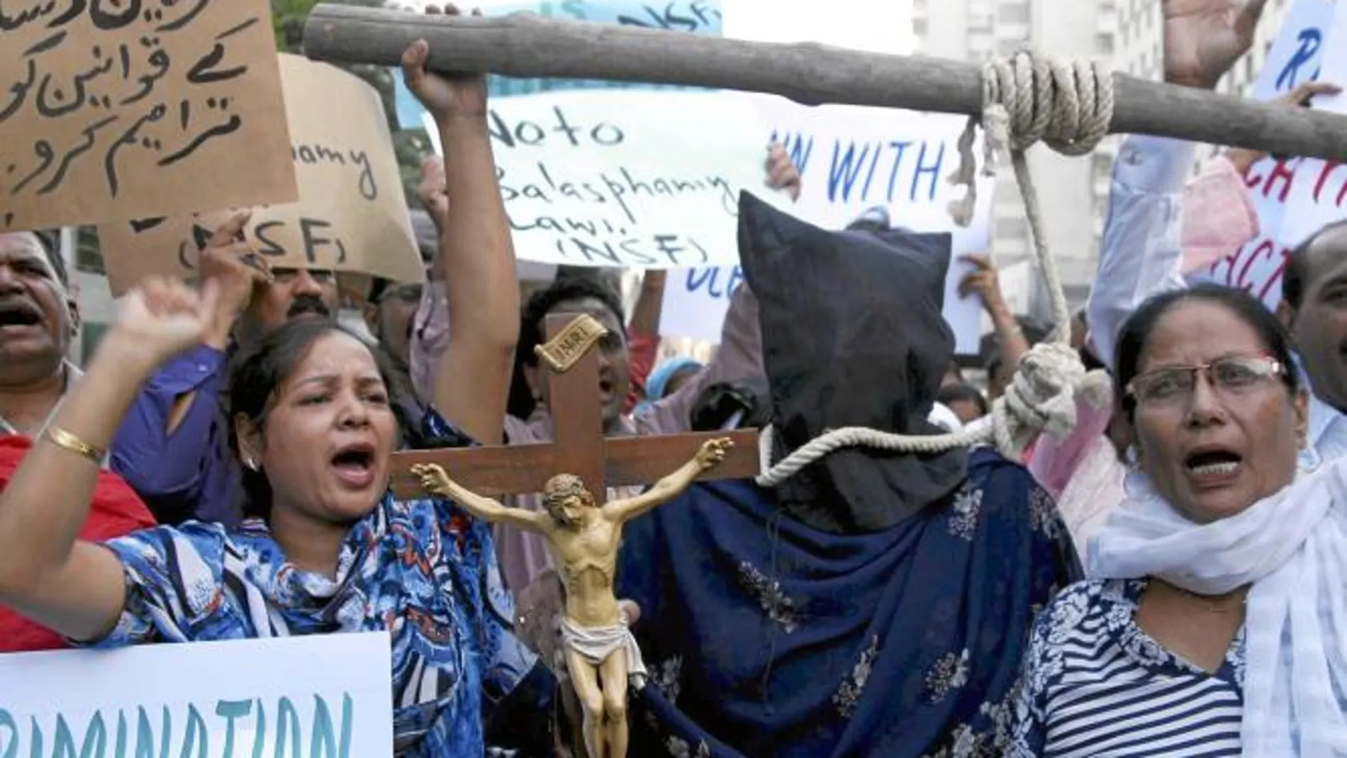Protestas en Paquistán en 2010 para exigir la liberación de la mujer cristiana Asia Bibi