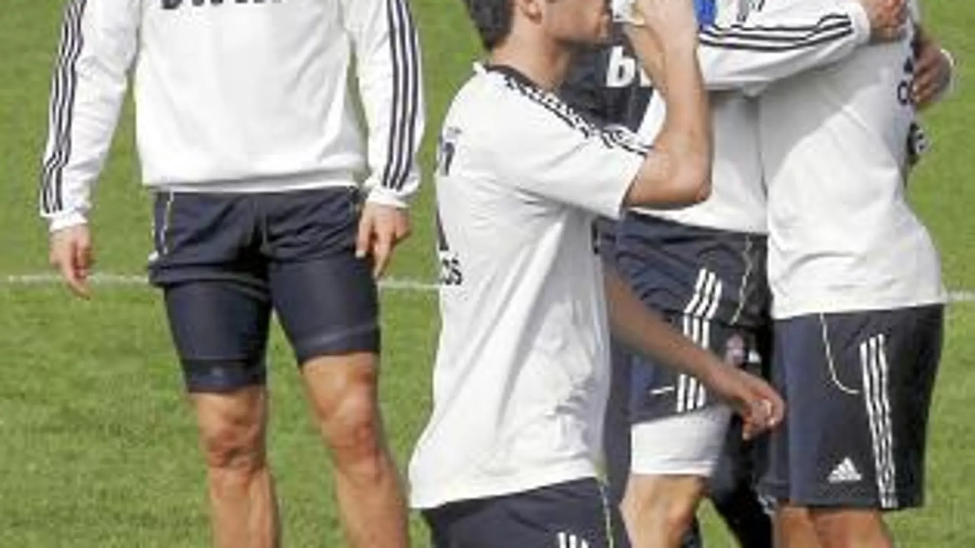 Cristiano Ronaldo en un entrenamiento del Real Madrid junto a sus compañeros Marcelo, Benzema e Higuaín