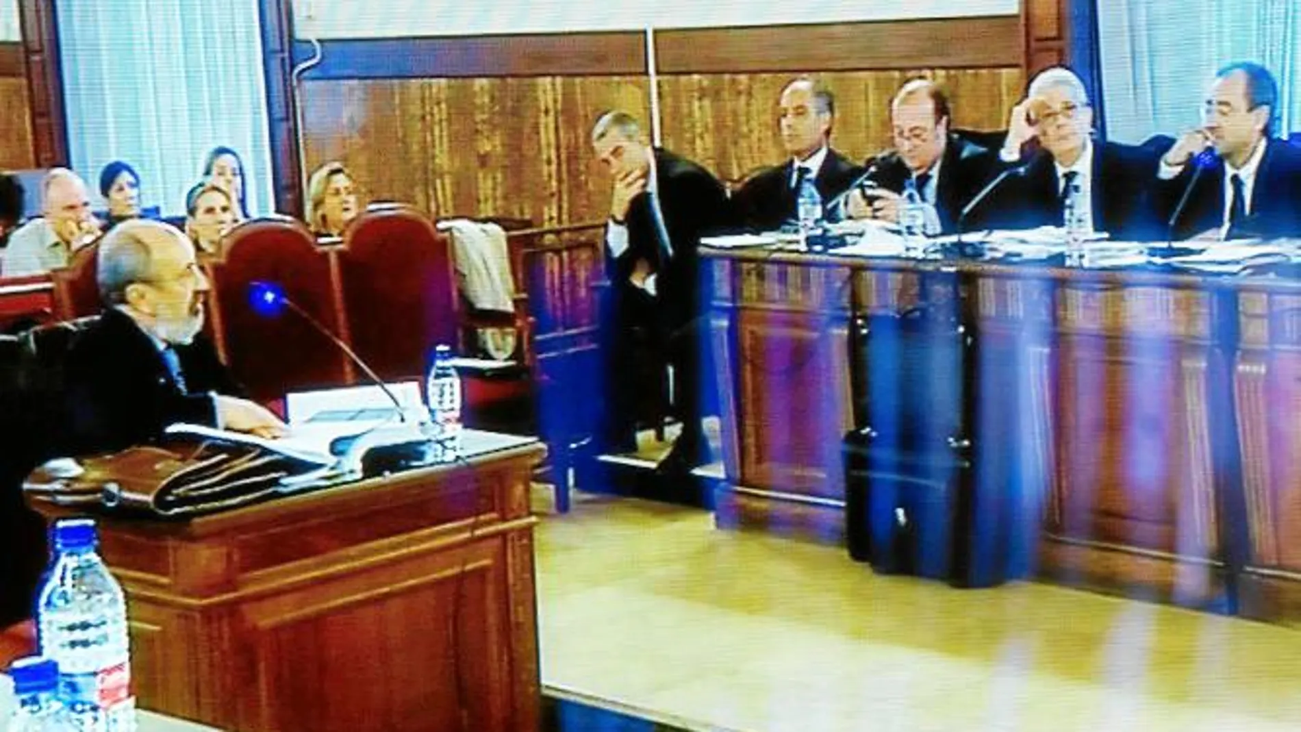 Las últimas puntadas del juicio de Camps y de Costa
