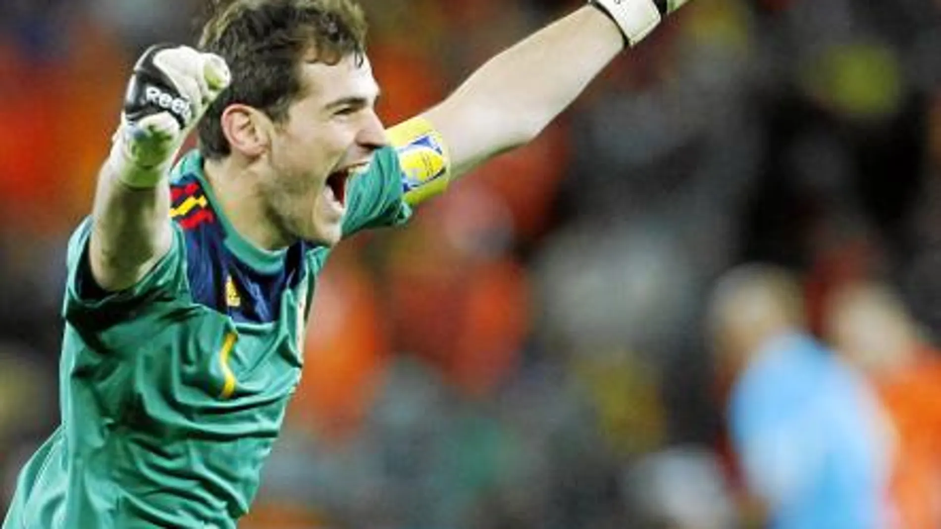 Casillas no esperó al final para llorar