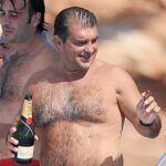 El parlamentario disfrutó estos días de la compañía de sus amigos en un yate en Formentera