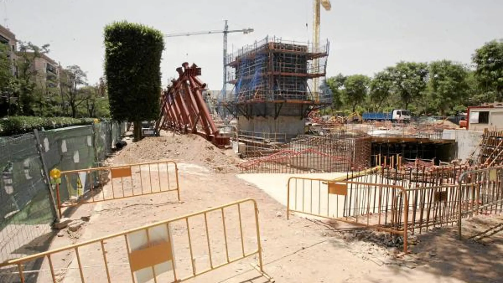 Las obras de la Biblioteca Universitaria en los jardines del Prado fueron paralizadas hace más de dos años por imperativo judicial
