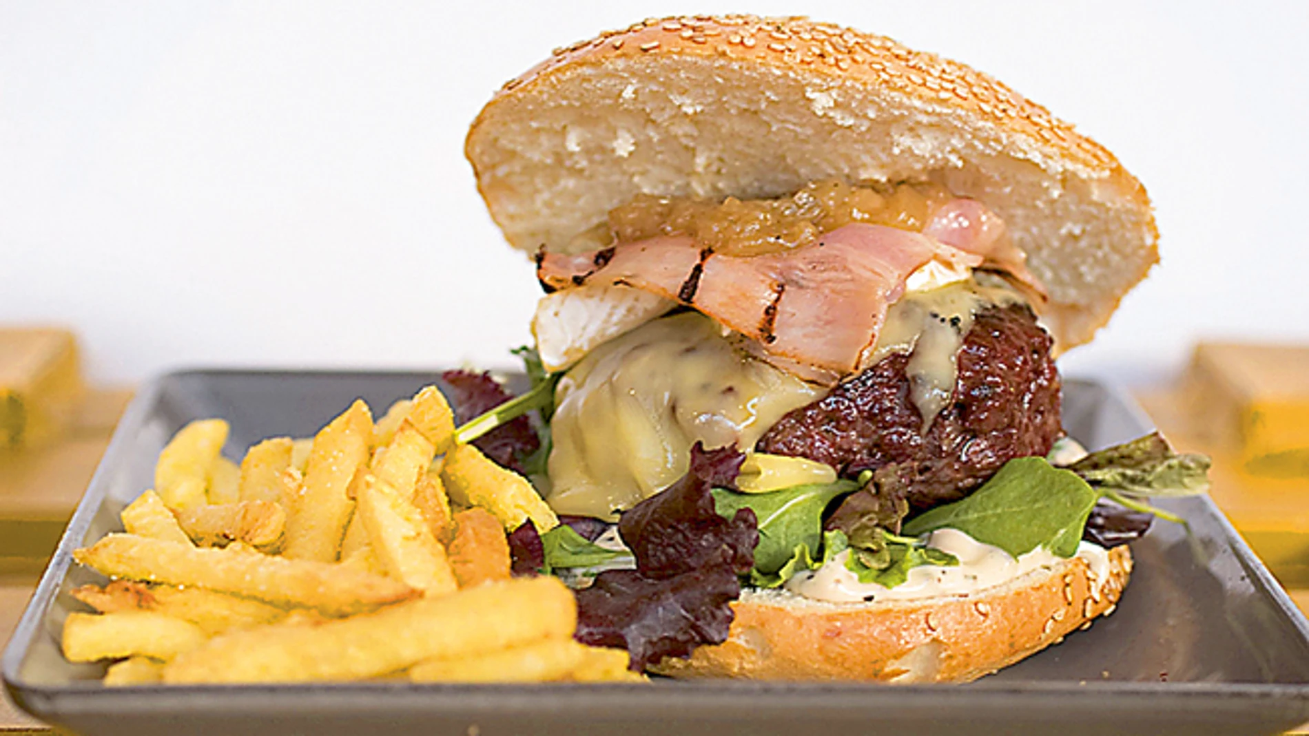 Culto a la hamburguesa en el taller de Enrich