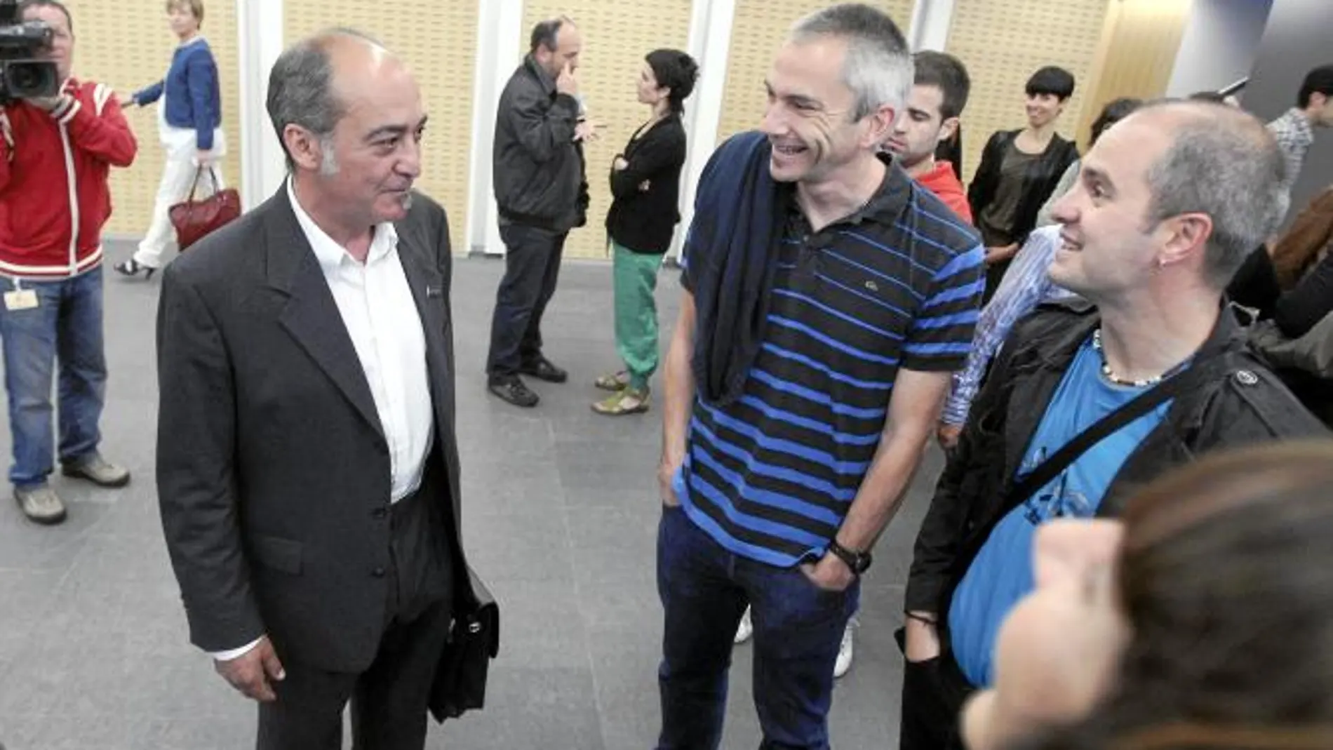 Martín Garitano junto a Rufi Etxeberría y Joseba Permach, ayer, en las Juntas de Guipúzcoa