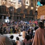 Los «indignados» ocuparon la calle en asamblea durante toda la noche
