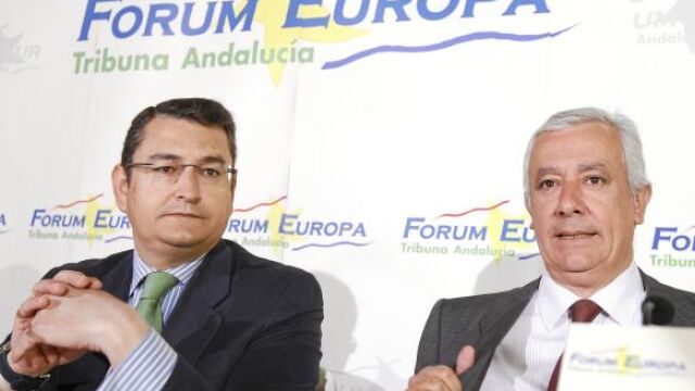 El secretario general del PP-A, Antonio Sanz, al que presentó Arenas en el «Fórum Europa», ayer en Sevilla