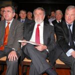 Manuel Campos, Jaime Mayor Oreja y Ramón Luis Valcárcel, antes de la conferencia del ex ministro de Interior