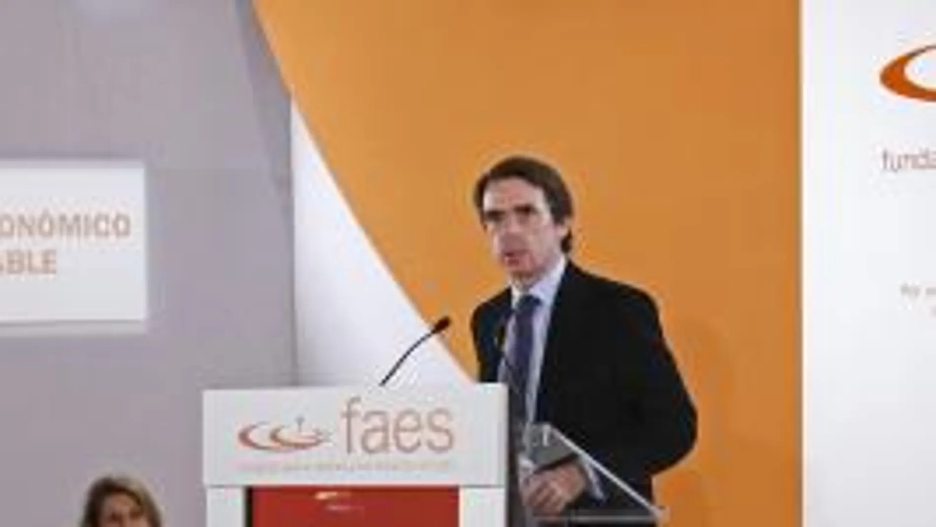 El presidente de FAES, José María Aznar, durante la presentación del informe "Por un estado autonómico racional y viable"