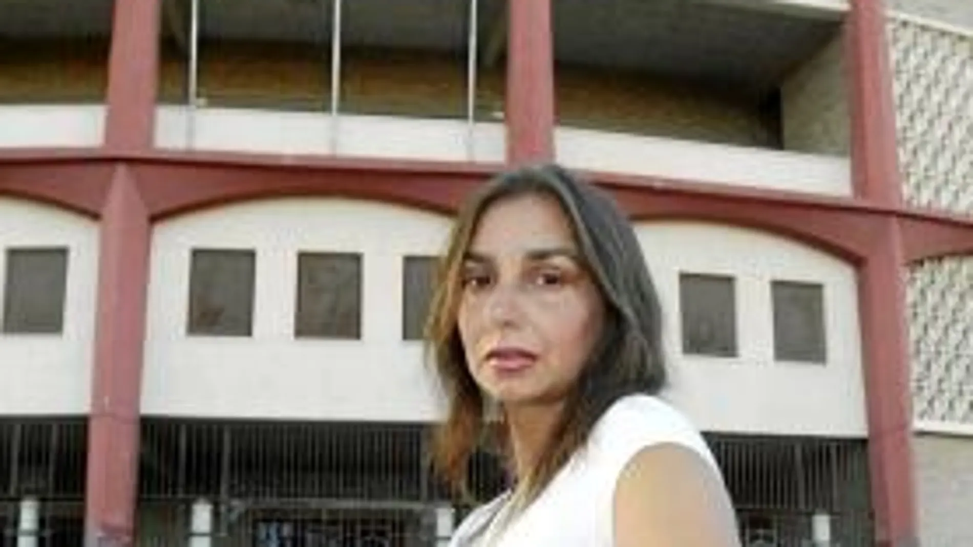 La Comisión Investigadora del Maltrato Animal (CIMA) quiere prohibir las corridas de toros; Emilia Moreno es una de sus portavoces