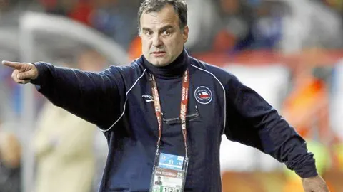 Bielsa dirige a sus jugadores durante uno de los encuentros del Mundial