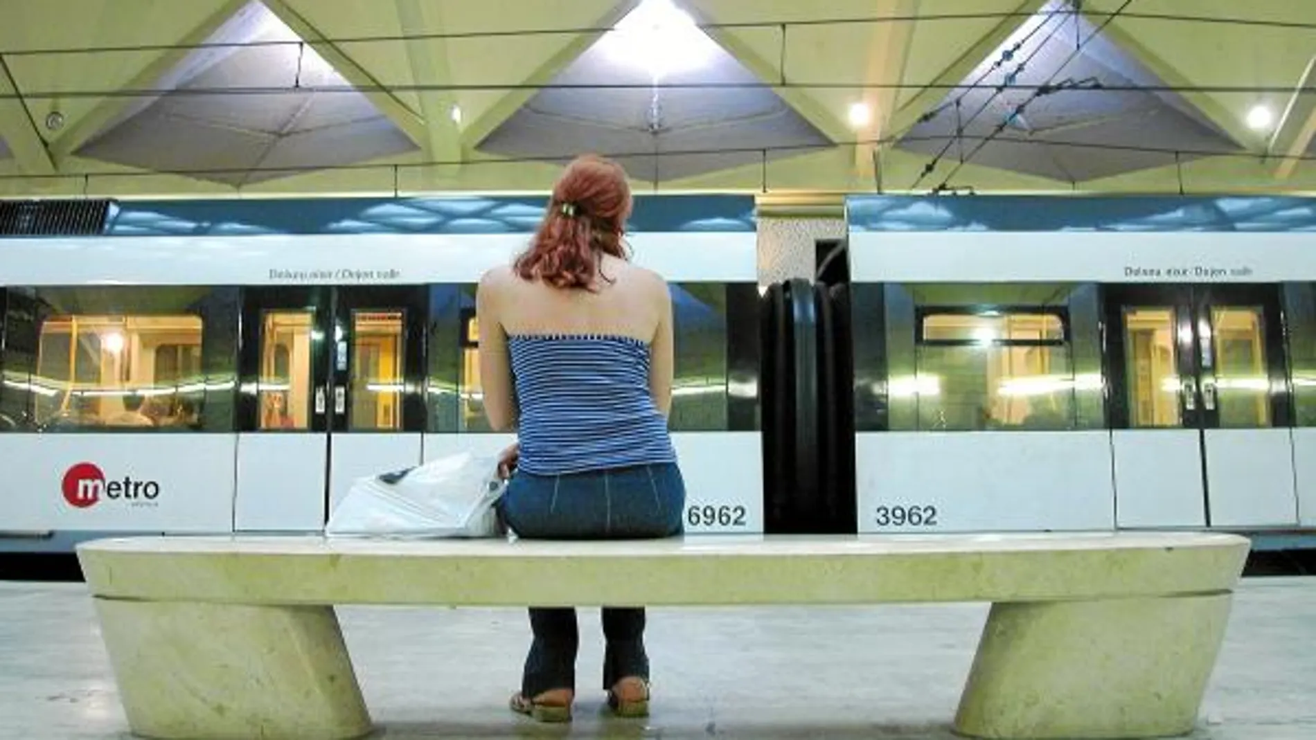 El metro liberará taquilleros para atender en los vagones y andenes