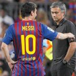 Mourinho mira con gesto poco amistoso a Messi