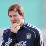 Messi, el centro de las críticas de la afición argentina, pensativo durante un entrenamiento de la albiceleste
