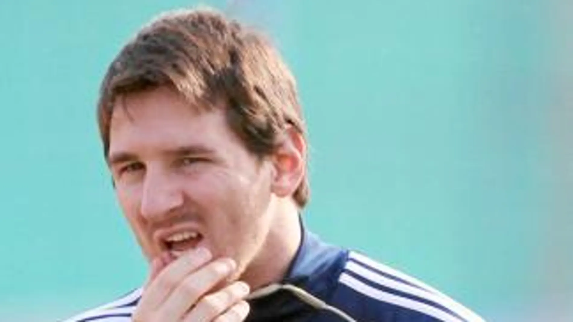 Messi, el centro de las críticas de la afición argentina, pensativo durante un entrenamiento de la albiceleste