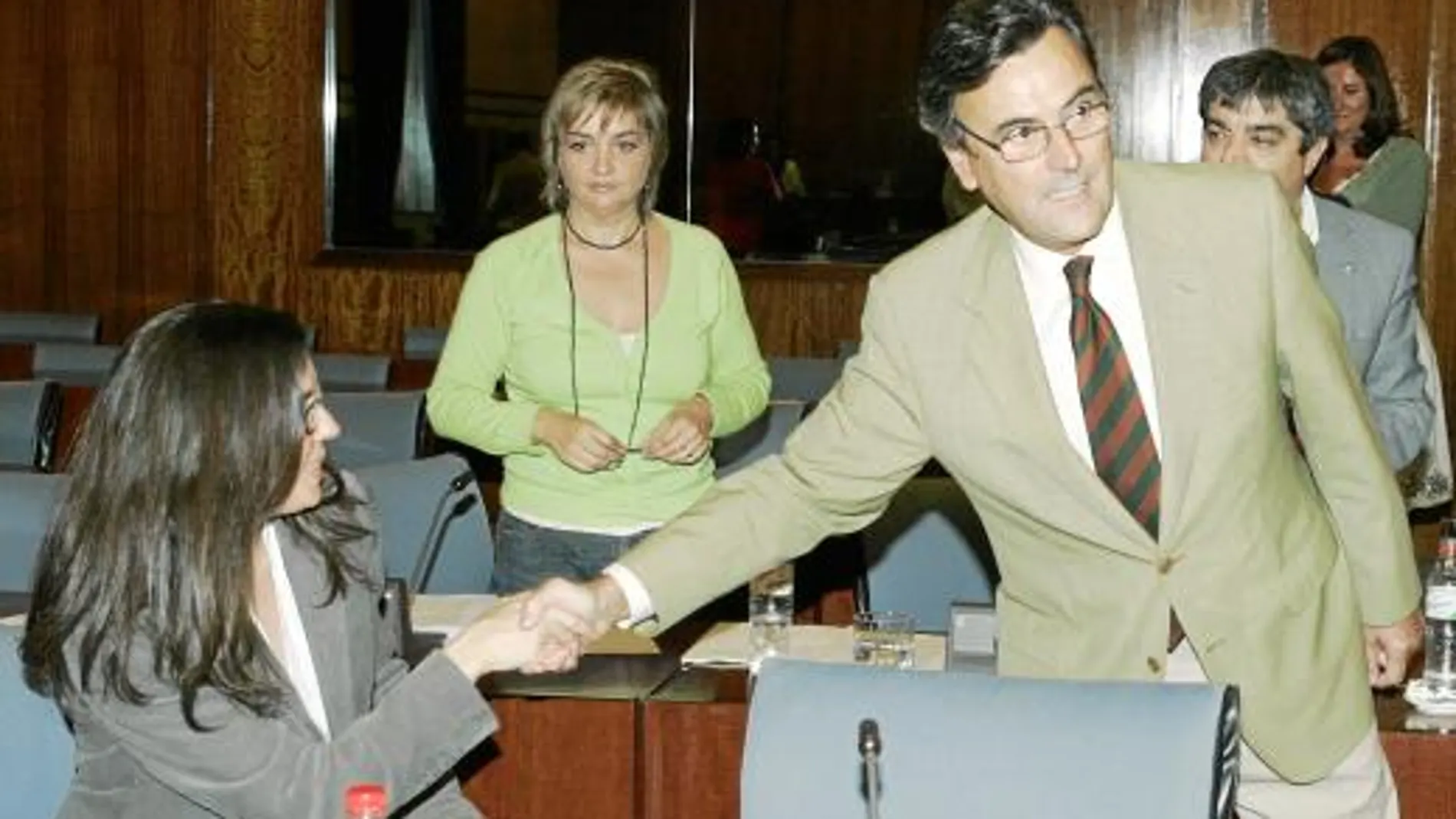 La Junta no justifica la adjudicación de subvenciones sin concurso público