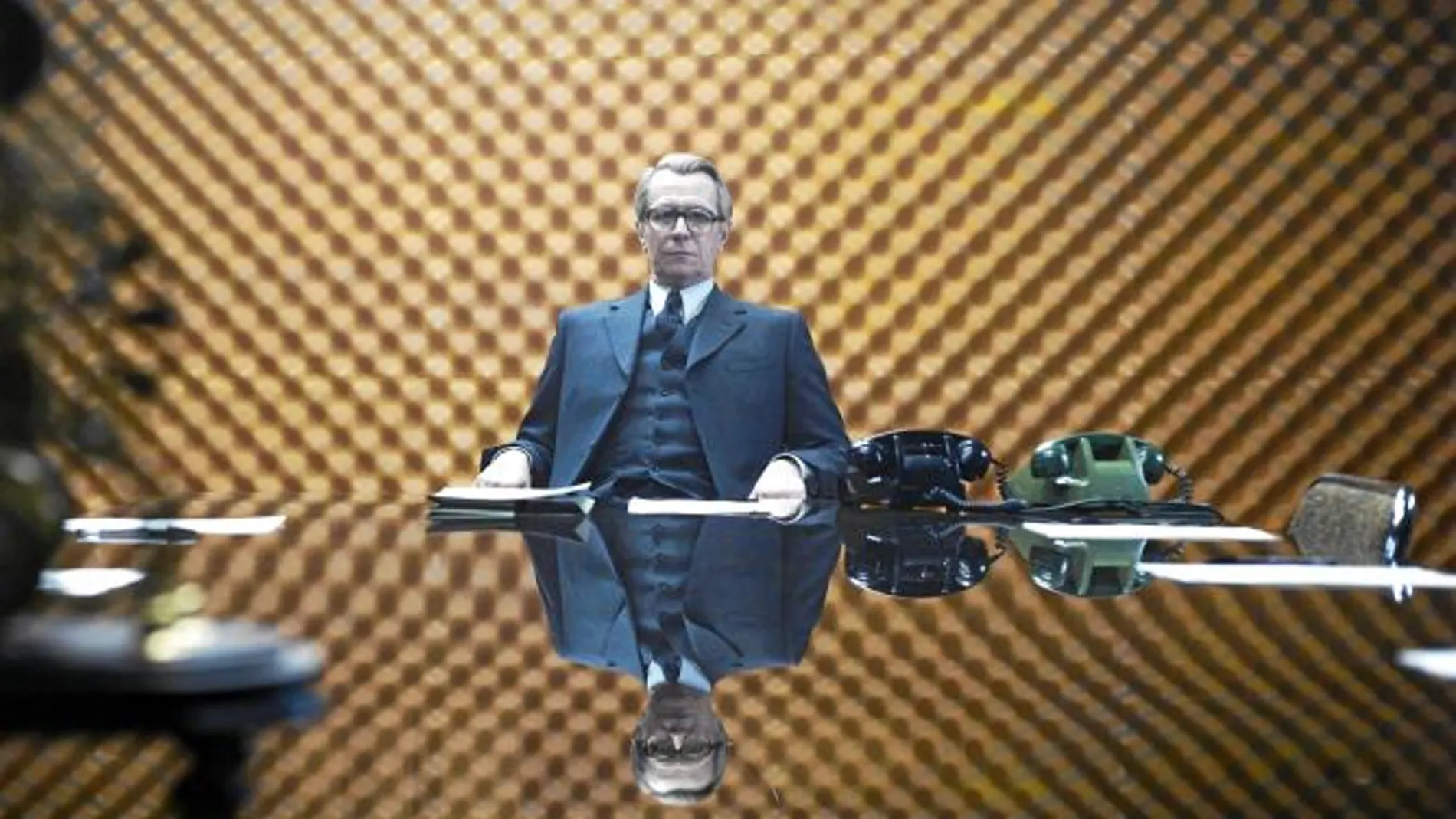 Gary Oldman encarna al agente Smiley: nadie sabe lo que pasa por su cabeza