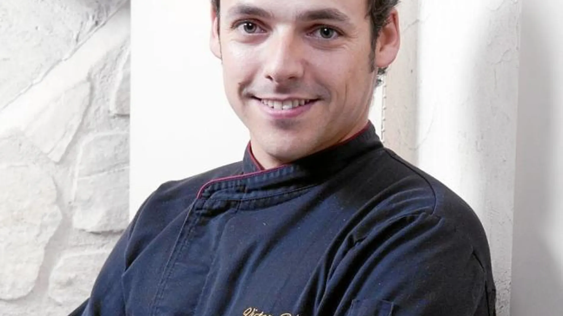 El chef en su local, donde ofrece bocados de lujo