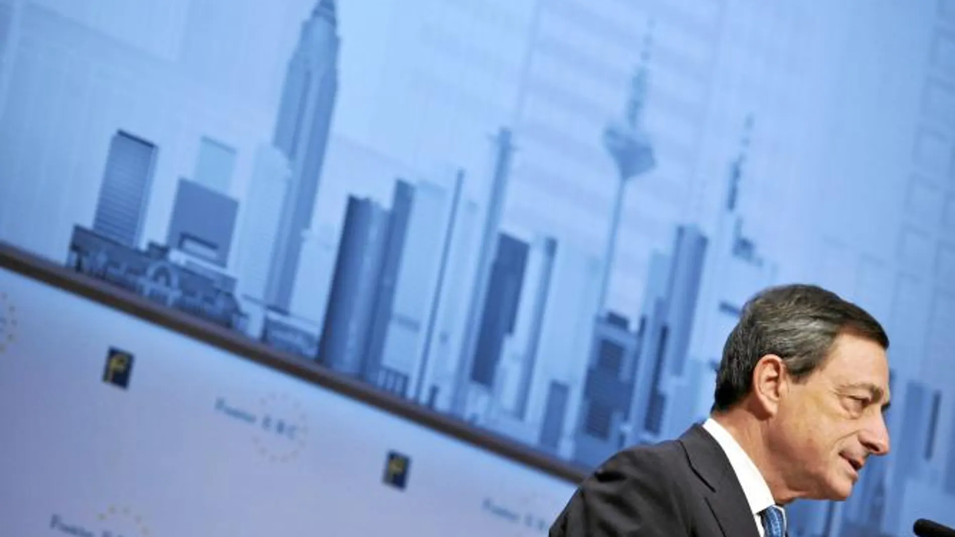 Mario Draghi preside un BCE mucho más débil que la FED