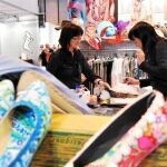 En busca del chollo. En la feria está muy presente el sector de la moda. Un centenar de empresas ofrecerán sus mejores propuestas para cambiar el armario de arriba abajo