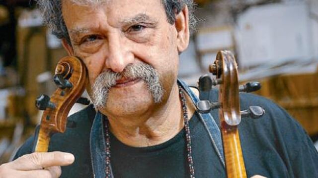 AMNON WEINSTEIN reconoce que cada violín tiene una historia detrás. A veces terrible
