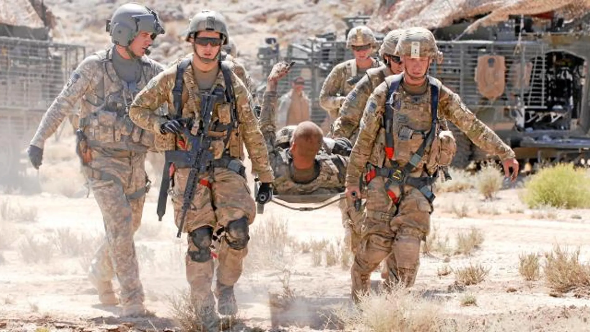 Retirada de un soldado norteamericano herido en un ataque terrorista talibán