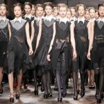 Las modelos de Antonio Marras parecían salidas de la escuela de «Crepúsculo»