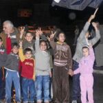 Palestinos celebran la salida de Mubarak ayer, en Gaza