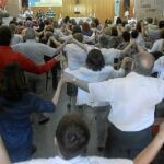 Miembros del grupo en un momento de alabanza al Señor