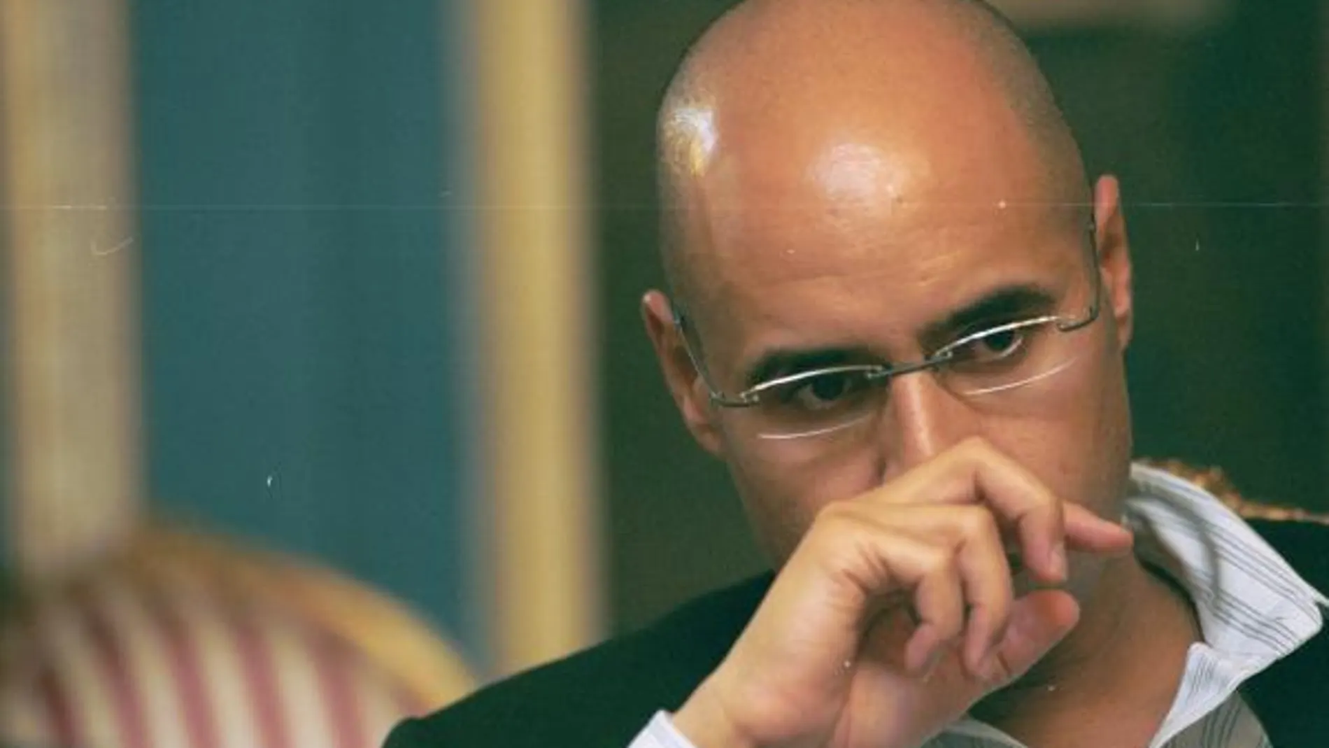 Investigan si el hijo de Gadafi plagió su tesis doctoral