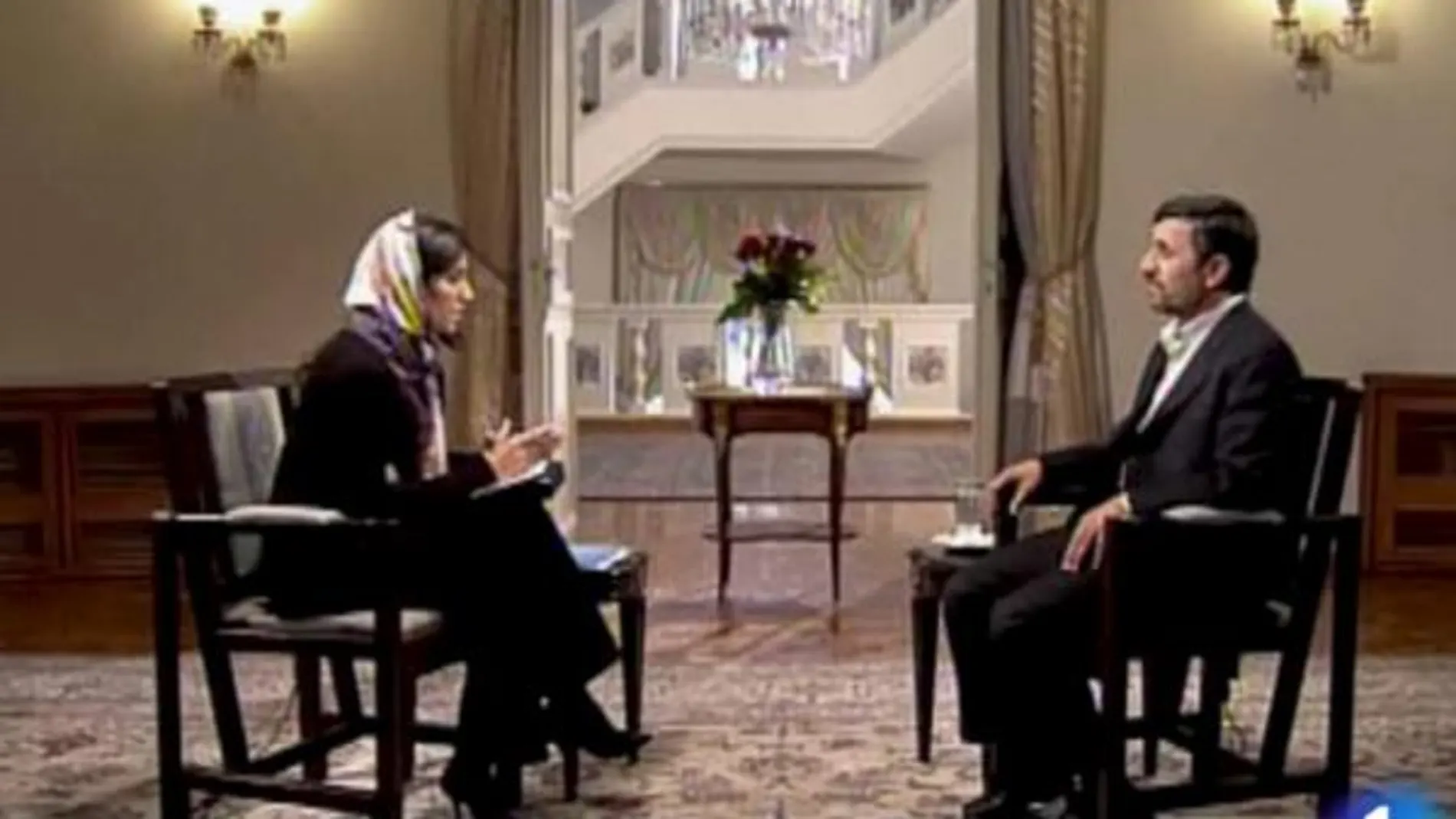 Imagen capturada de la web de RTVE de la edición de hoy del programa "Los desayunos de TVE", en el que la periodista Ana Pastor ha entrevistado al presidente de Irán, Mahmud Ahmadineyad.