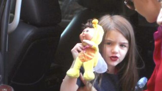 La hija de Tom Cruise, 5 años y maquillada como una puerta